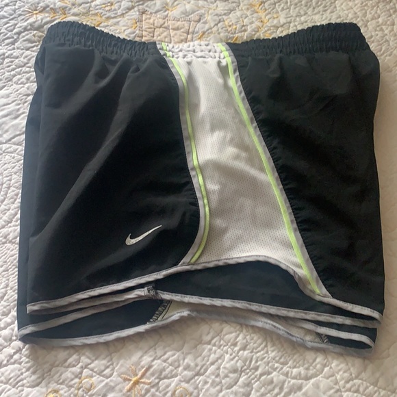 Nike shorts small - Picture 3 of 7
